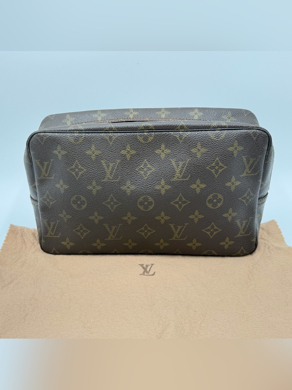 Louis Vuitton Trousse 28 Monogram Toiletry Bag W/Dust Bag Very Good Condition